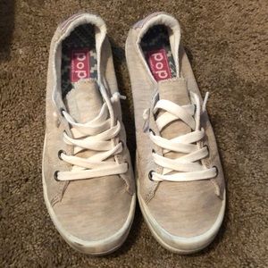 Gray slip on sneakers w laces